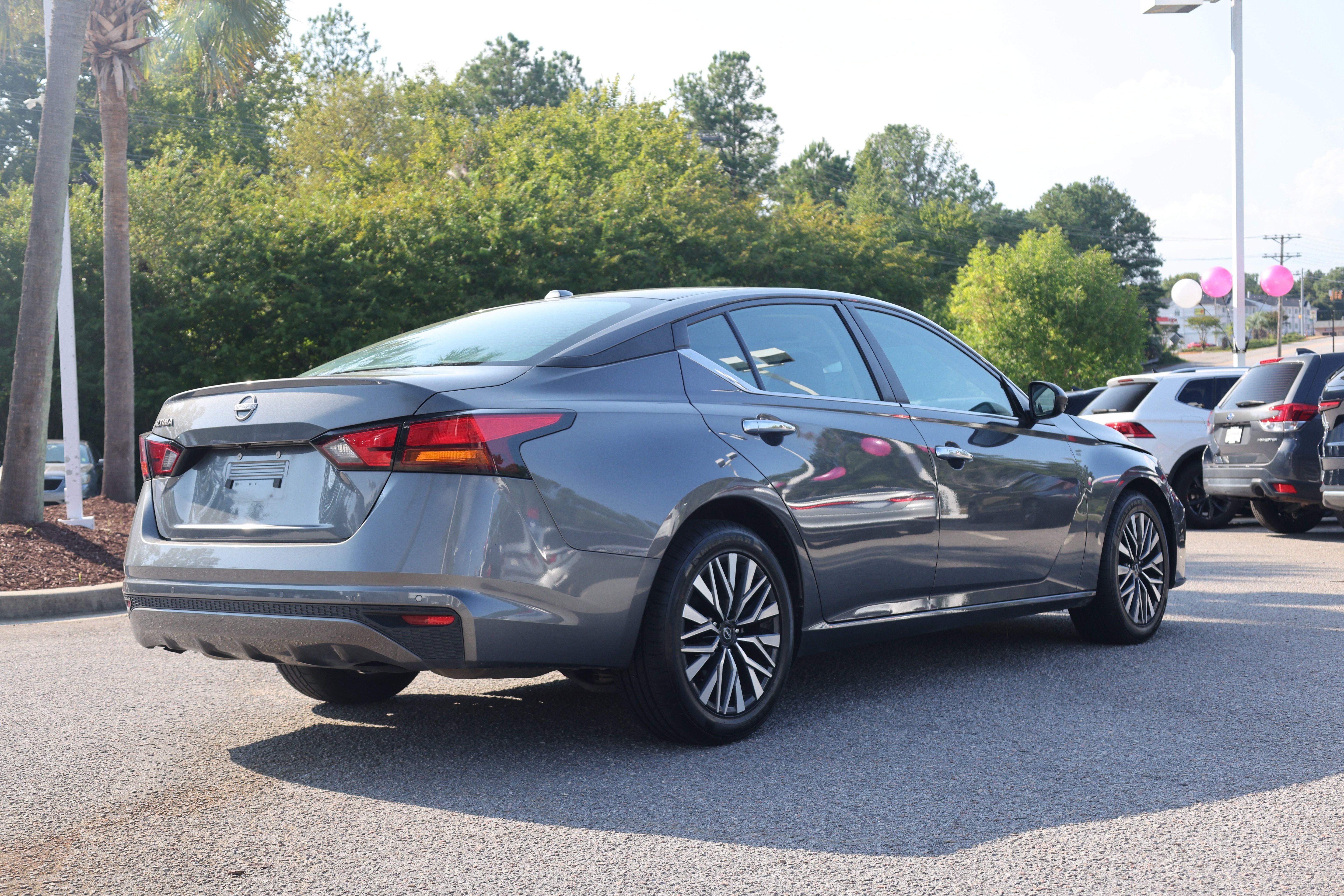 Used 2025 Nissan Altima 2.5 SV FWD image 4