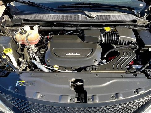 Used 2018 Chrysler Pacifica Limited w/ S Appearance Package image 34