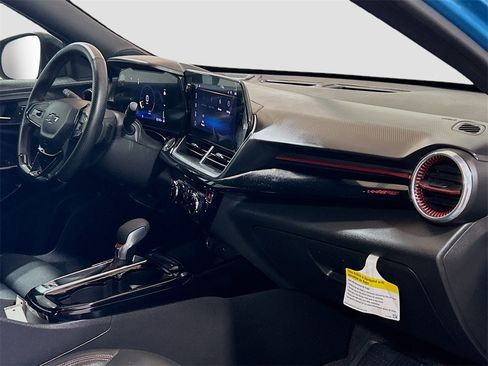 Used 2025 Chevrolet Trax RS w/ Driver Confidence Package image 25