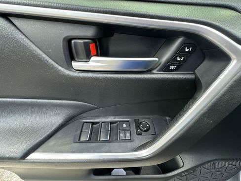 Used 2020 Toyota RAV4 XLE Premium image 15