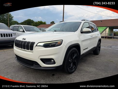 Used 2019 Jeep Cherokee Latitude Plus FWD image 2