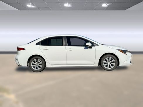 Used 2022 Toyota Corolla LE image 7