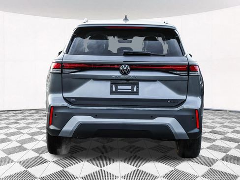Used 2026 Volkswagen Tiguan SE AWD/4WD image 13