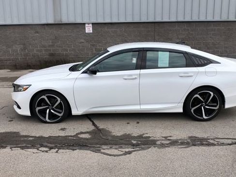 Used 2022 Honda Accord Sport image 2