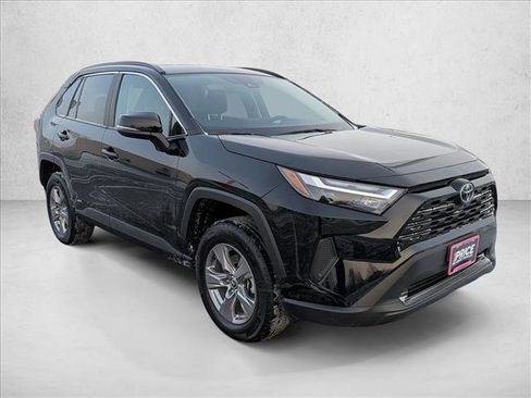 Used 2025 Toyota RAV4 XLE image 3