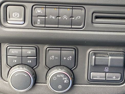 Used 2021 Chevrolet Tahoe LT w/ LT Signature Package AWD/4WD image 24