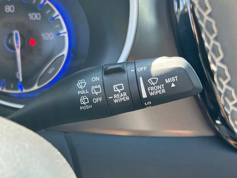 Used 2023 Chrysler Pacifica Touring-L FWD image 26