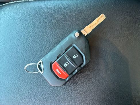 Used 2021 Jeep Wrangler Unlimited Sahara w/ Safety Group AWD/4WD image 32