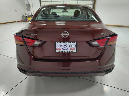 Used 2024 Nissan Altima 2.5 SV image 12