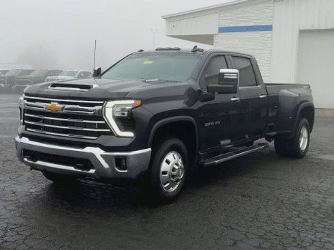 Used 2024 Chevrolet Silverado 3500 LTZ w/ LTZ Convenience Package image 4