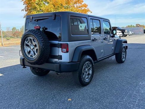 Used 2018 Jeep Wrangler Unlimited Rubicon w/ Connectivity Group image 3