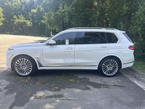 Used 2023 BMW X7 xDrive40i w/ Premium Package AWD/4WD image 14