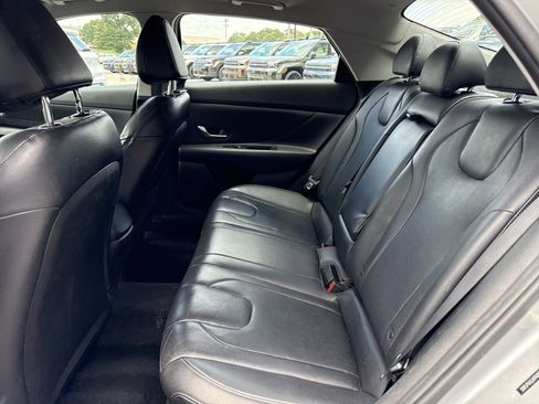 Used 2023 Hyundai Elantra Limited w/ Cargo Package image 13