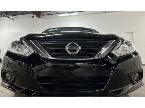 Used 2016 Nissan Altima 2.5 SL w/ 2.5 Technology Package FWD image 3