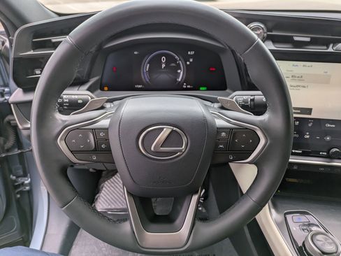 Used 2023 Lexus RZ 450e Premium image 17