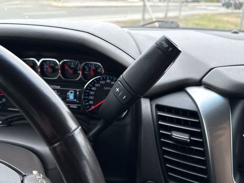 Used 2020 Chevrolet Suburban Premier AWD/4WD image 21