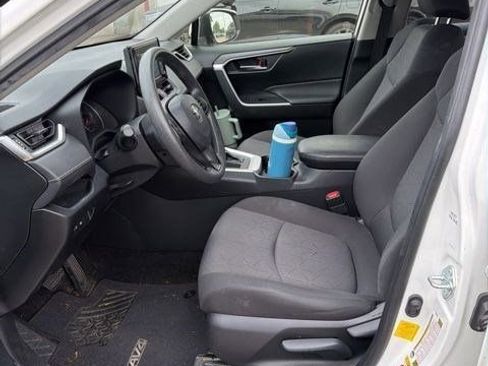 Used 2019 Toyota RAV4 XLE FWD image 5