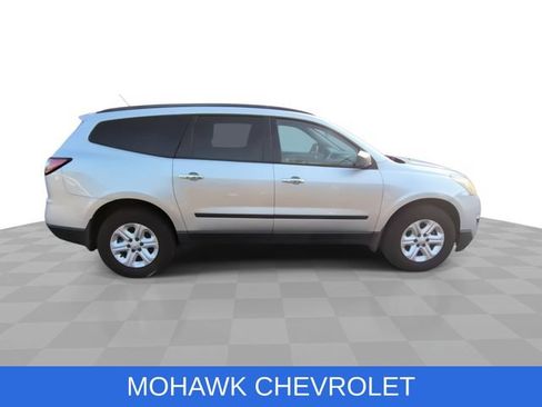 Used 2017 Chevrolet Traverse LS FWD image 9