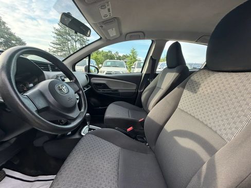Used 2016 Toyota Yaris L FWD image 11