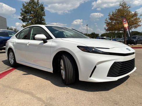 Used 2026 Toyota Camry LE FWD image 4