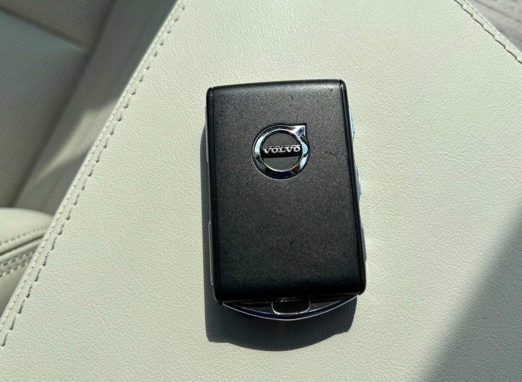 Certified 2024 Volvo XC90 T8 Ultimate w/ Protection Package Premier AWD/4WD image 37