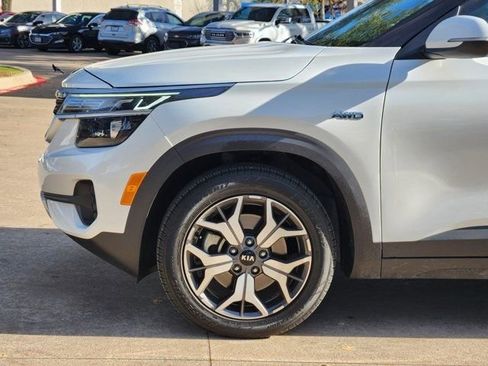 Used 2021 Kia Seltos EX image 16