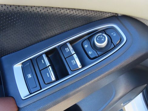 Used 2022 Subaru Ascent Touring image 11