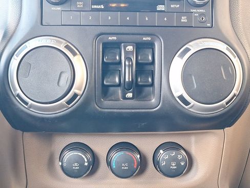 Used 2016 Jeep Wrangler Unlimited Sahara w/ Connectivity Group image 14