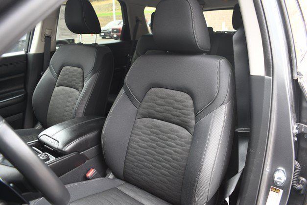 Used 2025 Nissan Pathfinder SV AWD/4WD image 17