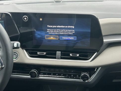 New 2026 Chevrolet Equinox LT w/ Convenience Package II FWD image 19