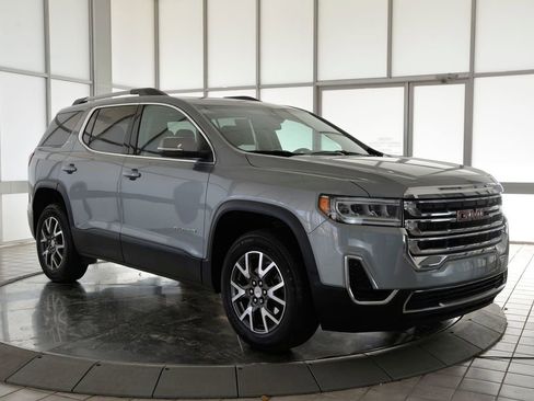 Used 2023 GMC Acadia SLE w/ Driver Convenience Package image 2