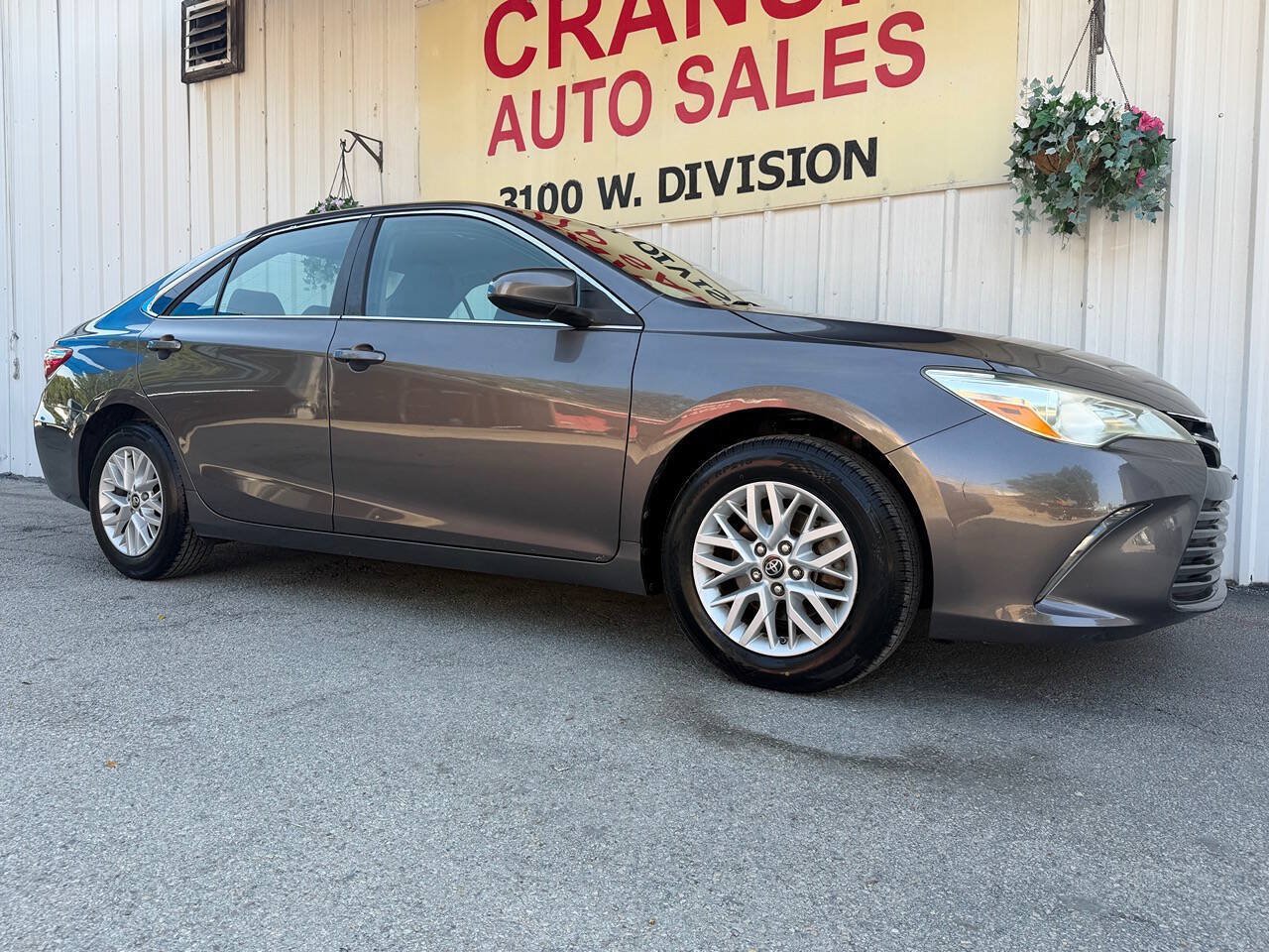 Used 2016 Toyota Camry LE FWD image 4