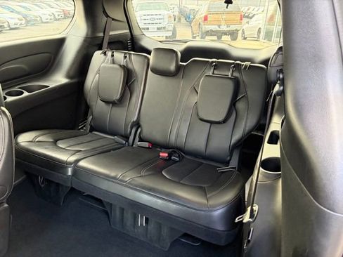 Used 2025 Chrysler Pacifica Select image 23
