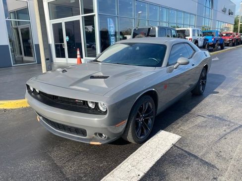Used 2018 Dodge Challenger SXT w/ Blacktop Package RWD image 4