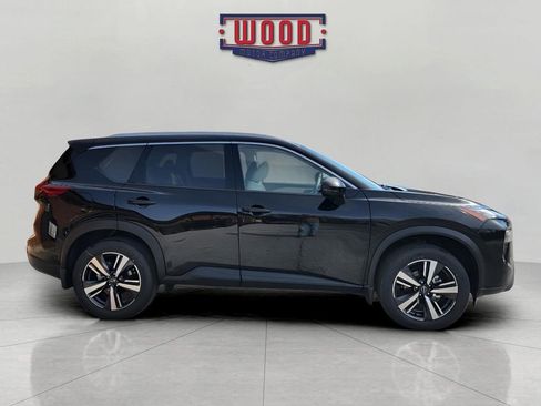 Used 2025 Nissan Rogue SL image 2