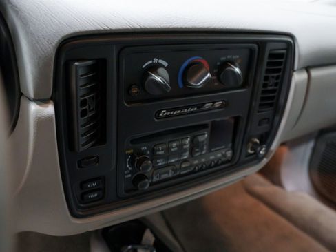 Used 1996 Chevrolet Impala SS RWD image 19