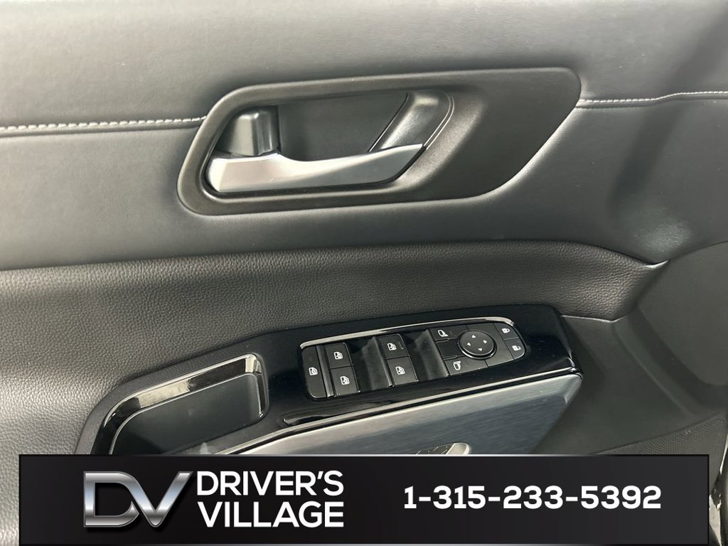 Used 2024 Nissan Pathfinder SL w/ SL Premium Package AWD/4WD image 11