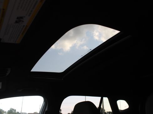 New 2026 Chevrolet Trax RS w/ Sunroof Package FWD image 12