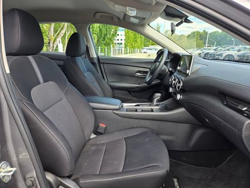Used 2024 Nissan Sentra SV FWD image 11