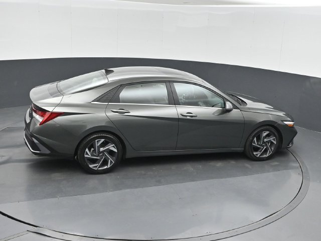 Used 2024 Hyundai Elantra Limited FWD image 30
