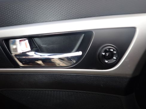 Used 2016 Hyundai Veloster image 23