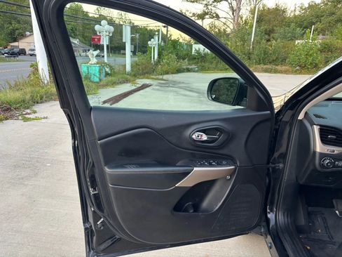 Used 2018 Jeep Cherokee Limited image 20
