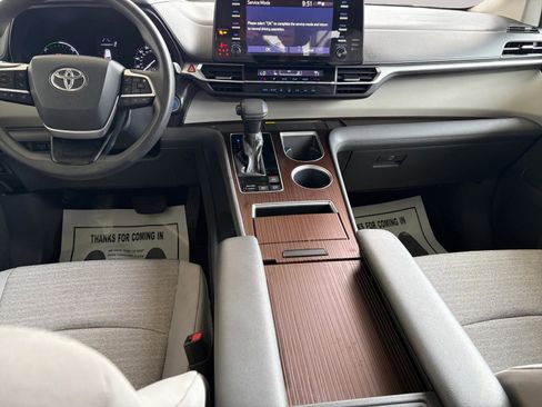 Used 2021 Toyota Sienna LE image 11