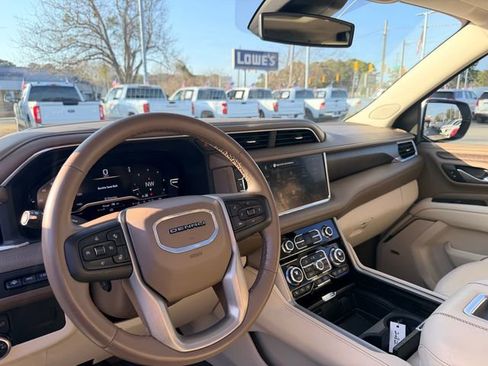 Used 2023 GMC Yukon Denali image 13