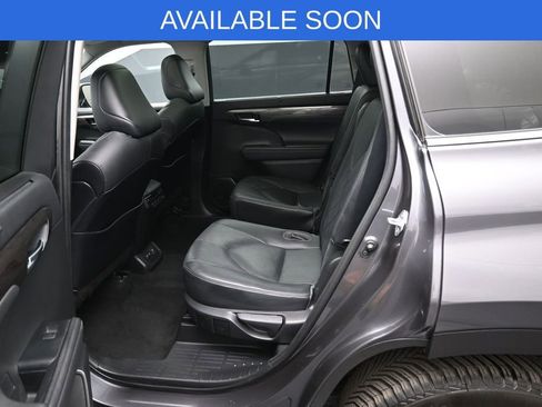 Used 2021 Toyota Highlander Platinum AWD/4WD image 30