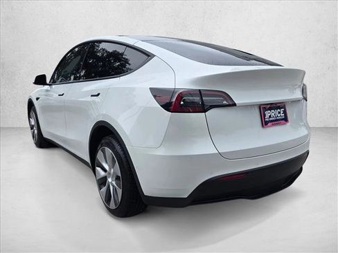 Used 2022 Tesla Model Y Long Range image 8