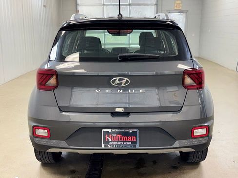 Used 2025 Hyundai Venue Limited FWD image 6