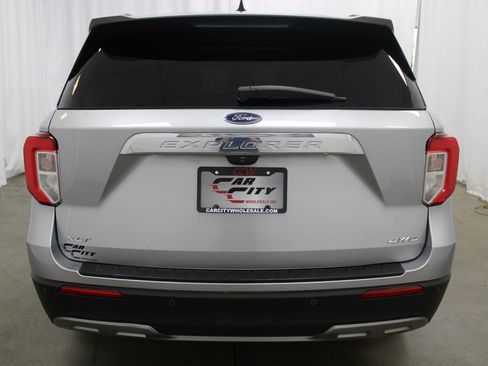 Used 2022 Ford Explorer XLT w/ Equipment Group 202A AWD/4WD image 7