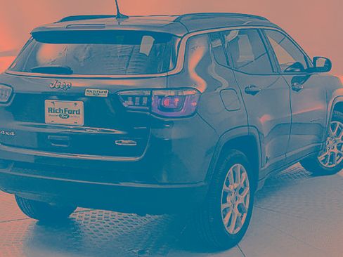 Used 2022 Jeep Compass Latitude AWD/4WD image 3