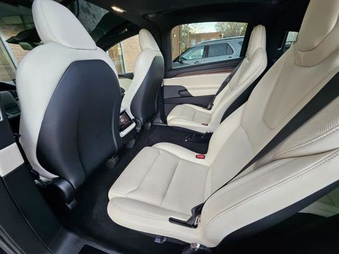 Used 2022 Tesla Model X image 53